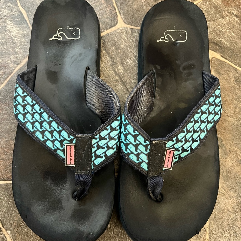 Vineyard Vines Black and Blue Flip Flops